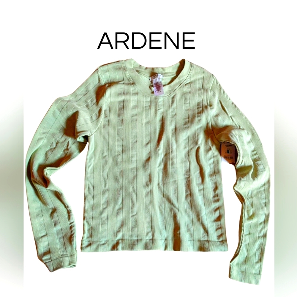 Ardene size Medium NWT sage green long sleeve crop style t shirt pullover